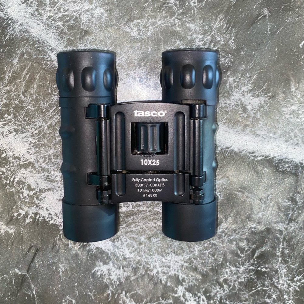Tasco Binoculars 10x25 303ft. 1000 Yds Compact  Rubber pn 168RB Black Hunting